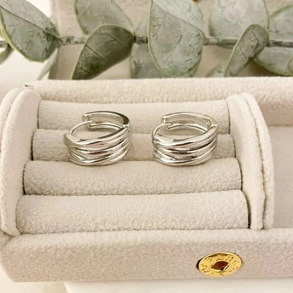 925 Sterling Silver Huggie Earrings Small Hoops Chunky Layer Thick Huggie Hoops - Picture 2 of 6